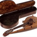 Giovanni Cera's mandolin and case Mandolin pic
