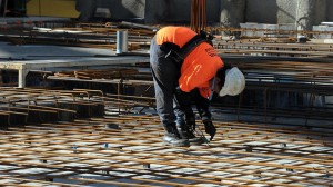 A female construction worker on a building site in Brisbane.  (AAP Image/Dan Peled)