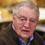 Elder statesman Mondale hits out at Trump refugee policies